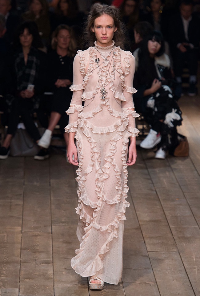A look from Alexander McQueen's spring-summer 2016 collection