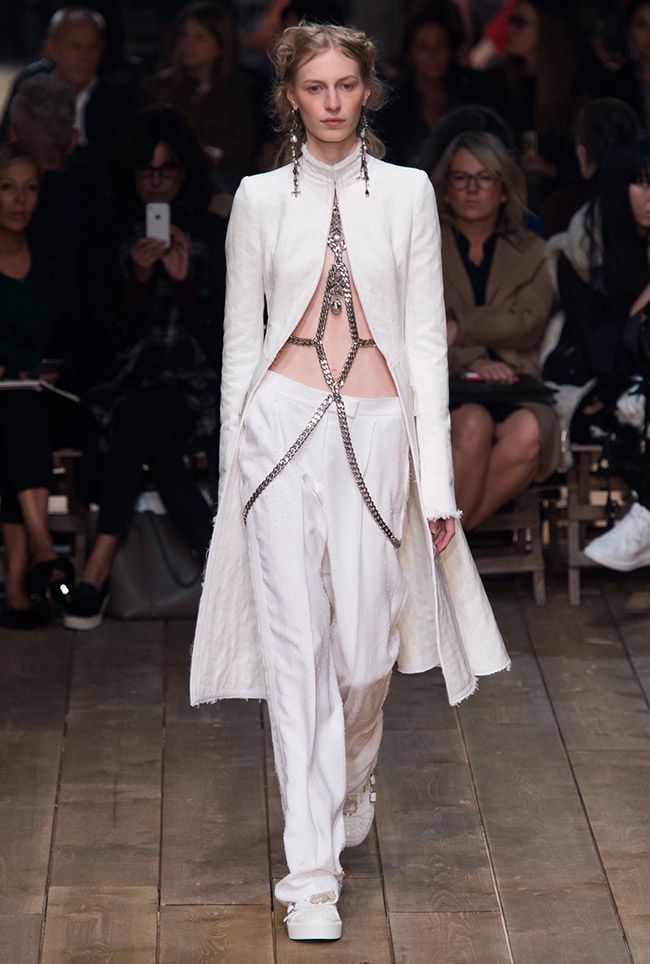 Alexander McQueen Spring 2016 | Paris Fashion Week