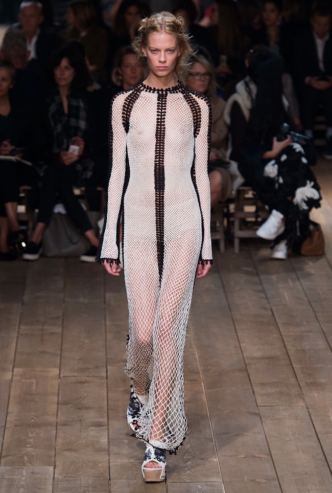 Alexander McQueen Spring 2016 | Paris Fashion Week
