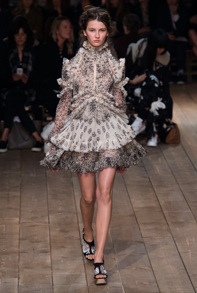 Alexander McQueen Spring 2016 | Paris Fashion Week