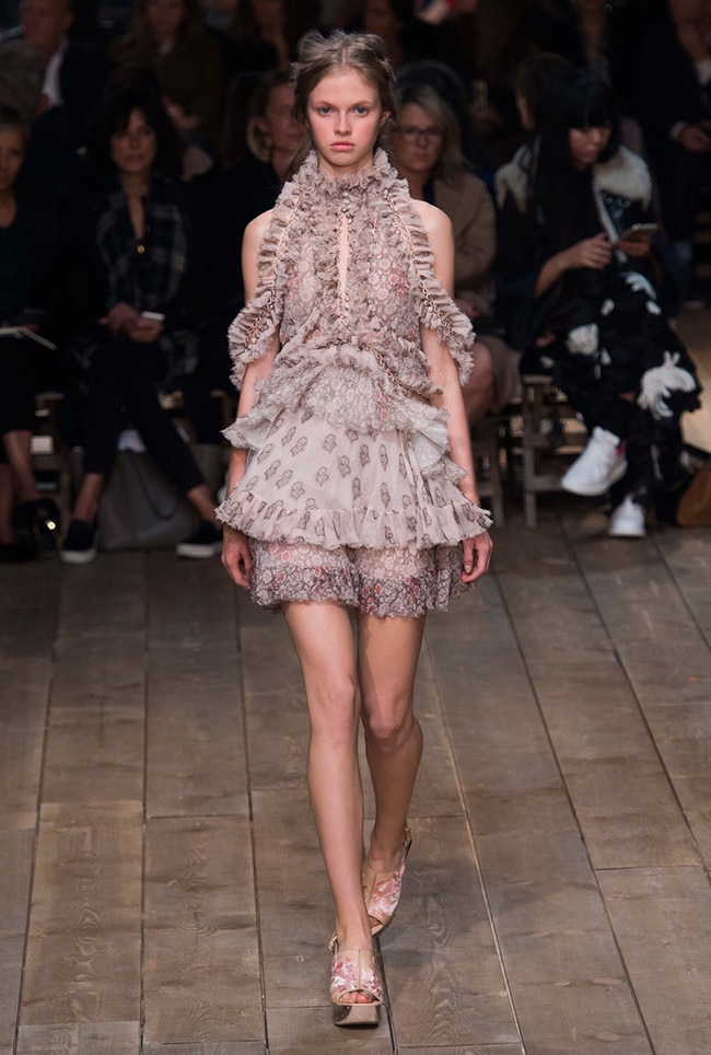 Alexander McQueen Spring 2016 | Paris Fashion Week