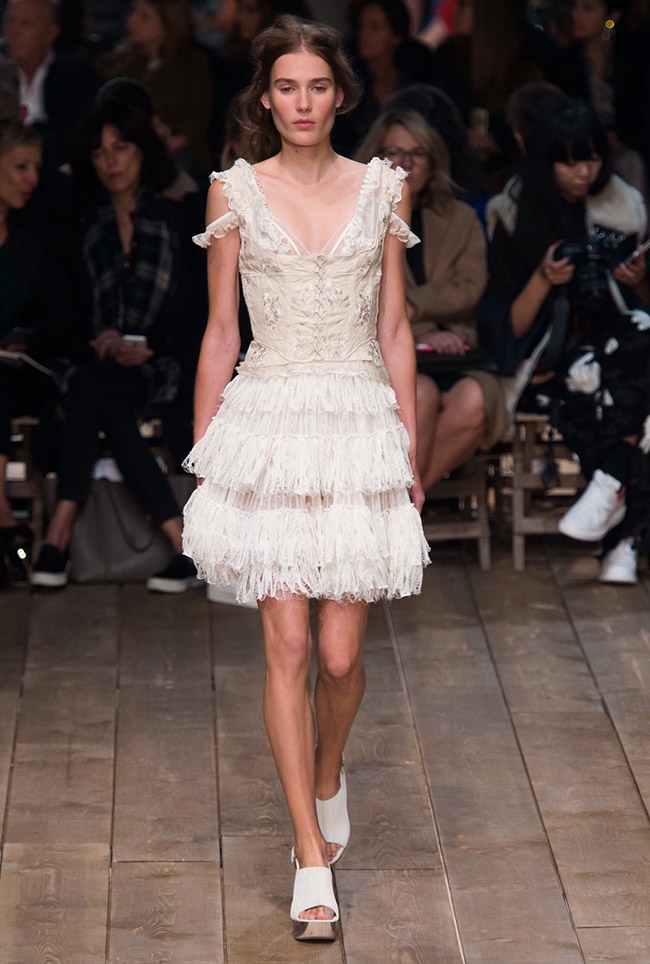 Alexander McQueen Spring 2016 | Paris Fashion Week
