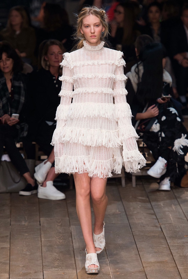 Alexander McQueen Spring 2016 | Paris Fashion Week