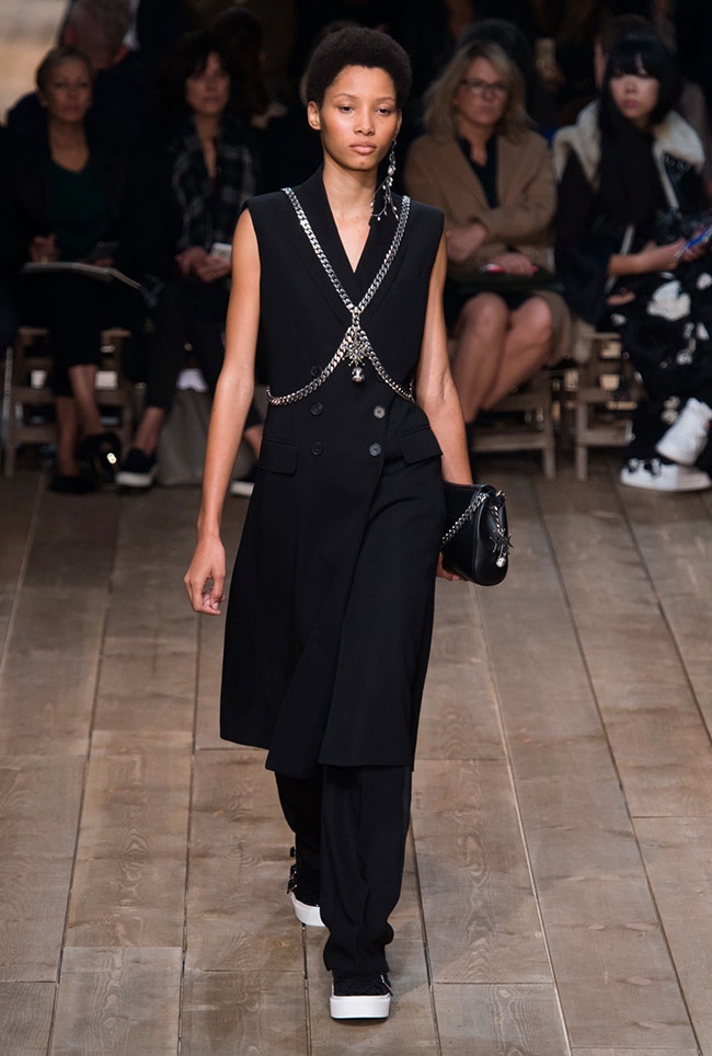 Alexander McQueen Spring 2016 | Paris Fashion Week