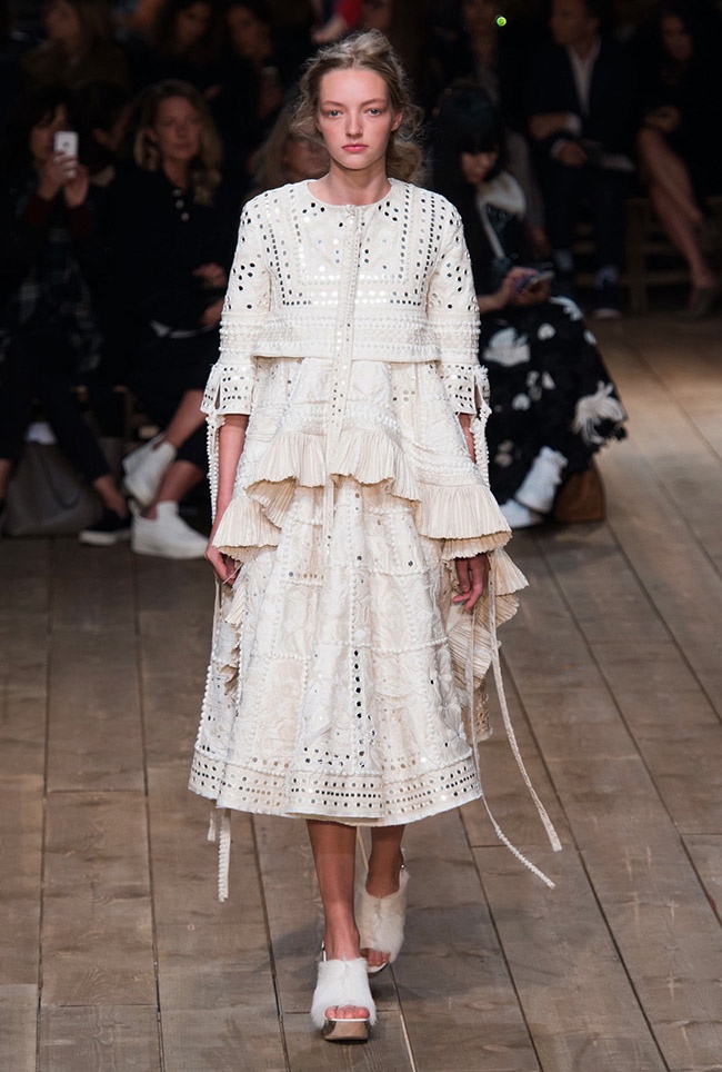 Alexander McQueen Spring 2016 | Paris Fashion Week