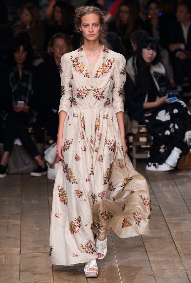 Alexander McQueen Spring 2016 | Paris Fashion Week