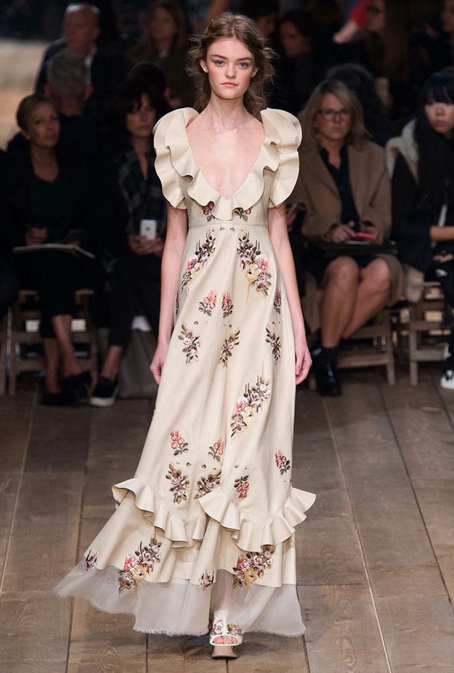 Alexander McQueen Spring 2016 | Paris Fashion Week