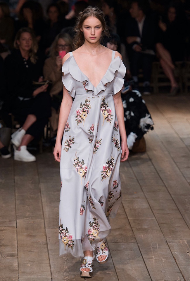 Alexander McQueen Spring 2016 | Paris Fashion Week