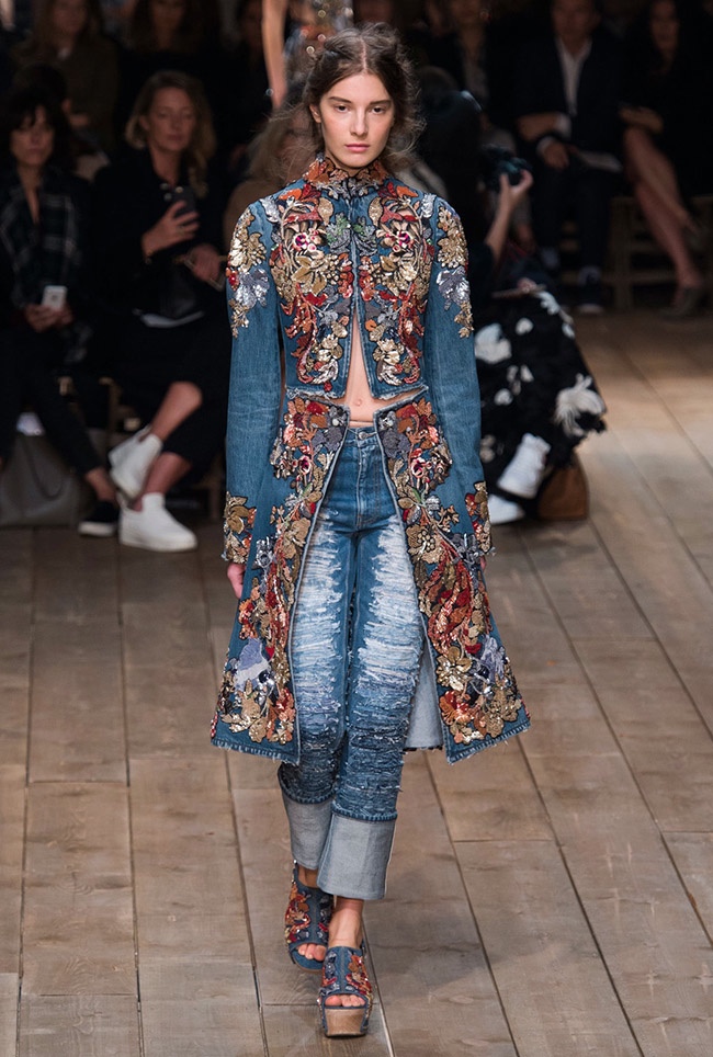 Alexander McQueen Spring 2016 | Paris Fashion Week