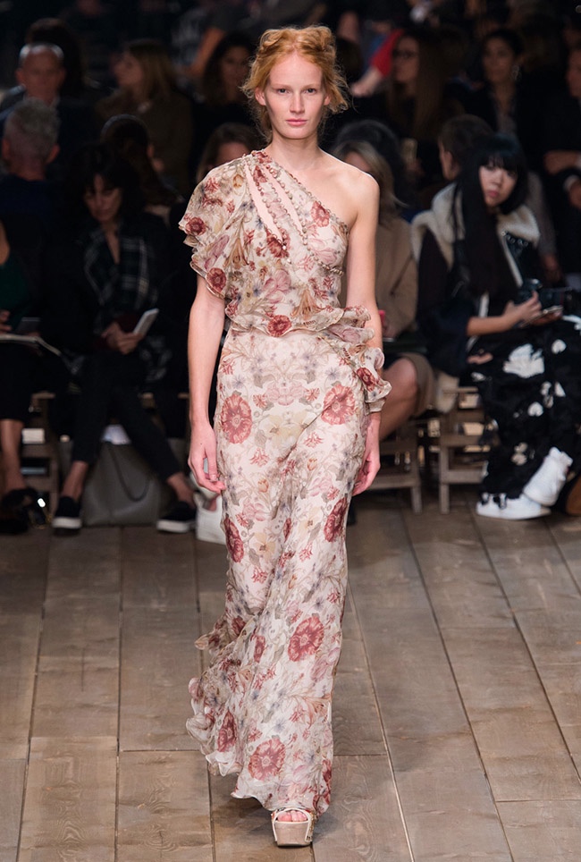 Alexander McQueen Spring 2016 | Paris Fashion Week