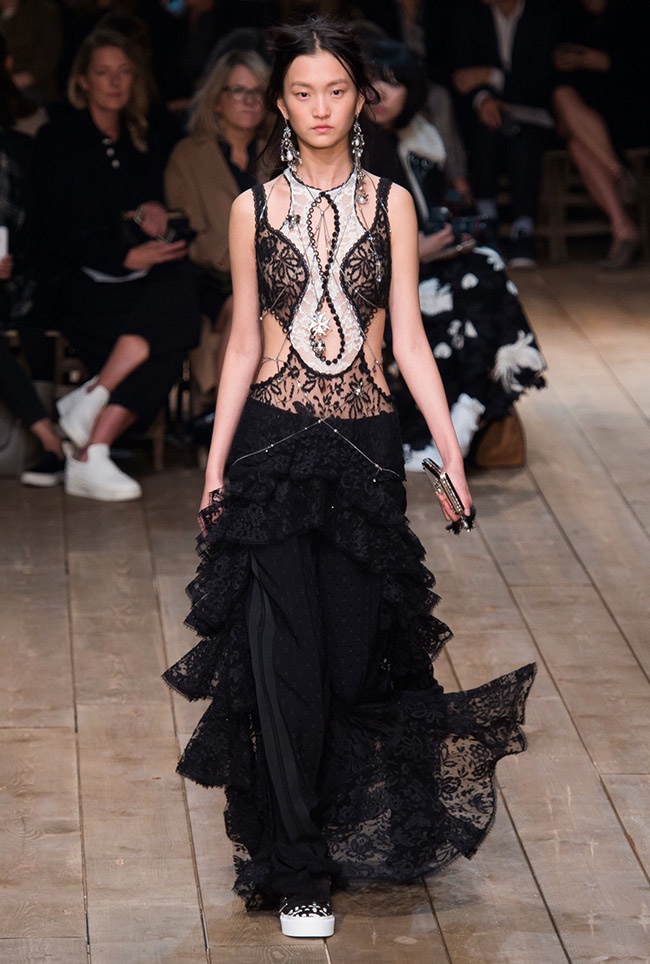 Alexander McQueen Spring 2016 | Paris Fashion Week