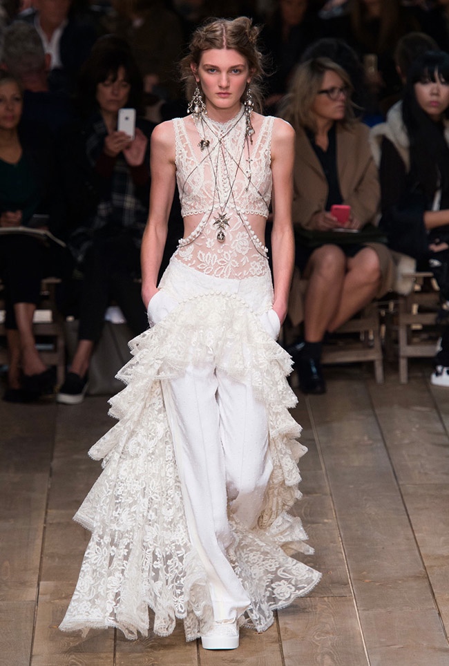 Alexander McQueen Spring 2016 | Paris Fashion Week