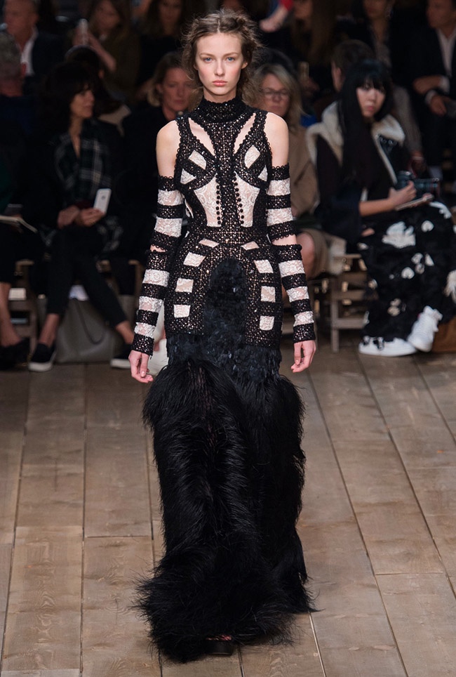 Alexander McQueen Spring 2016 | Paris Fashion Week