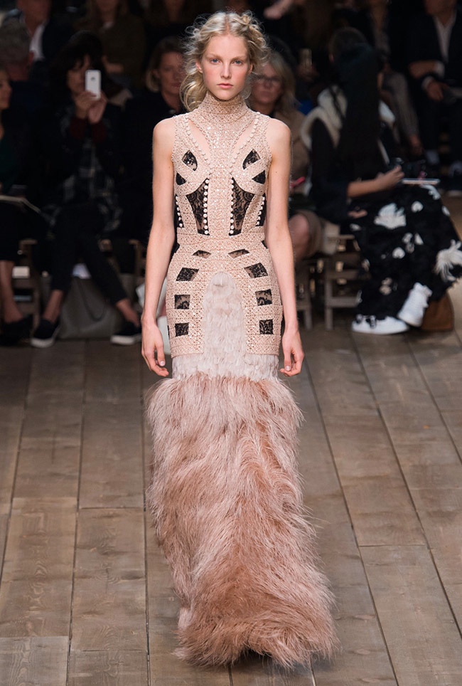 Alexander McQueen Spring 2016 | Paris Fashion Week