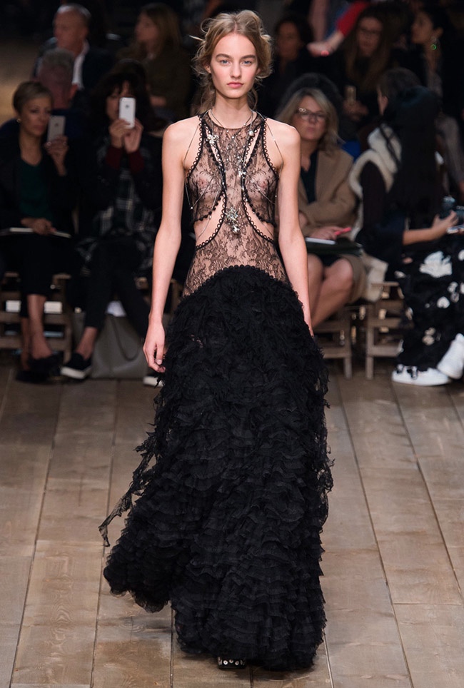Alexander McQueen Spring 2016 | Paris Fashion Week
