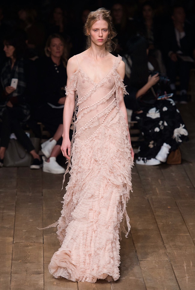 Alexander McQueen Spring 2016 | Paris Fashion Week