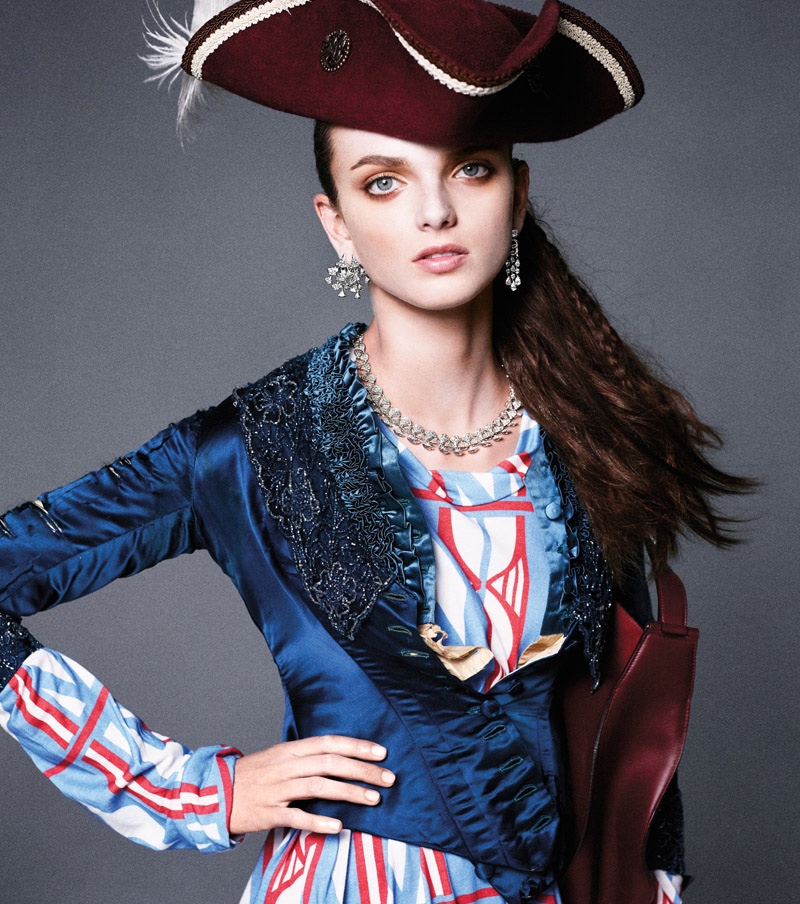Carine-Roitfeld-Pirates-Princesses-BAZAAR-Fashion07