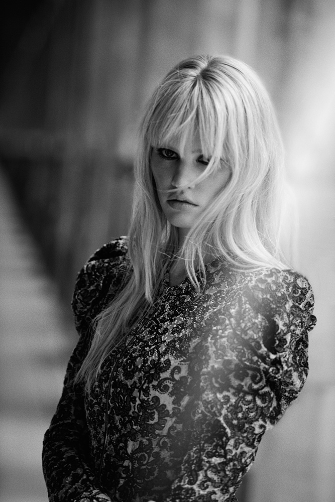 Lara-Stone-Freja-Beha-Peter-Lindbergh-Editorial08