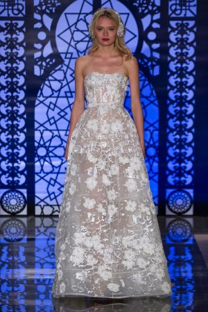 Reem Acra's Fall 2016 Bridal Collection Glitters Reem Acra's Fall 2016 Bridal Collection Glitters