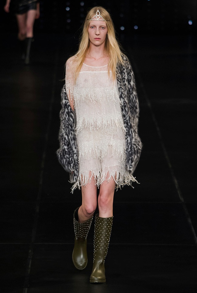 Saint Laurent Spring 2016 | Paris Fashion Week
