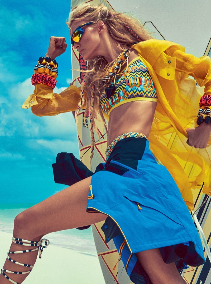 Caroline-Trentini-Beach-Fashion-Vogue-Brazil01