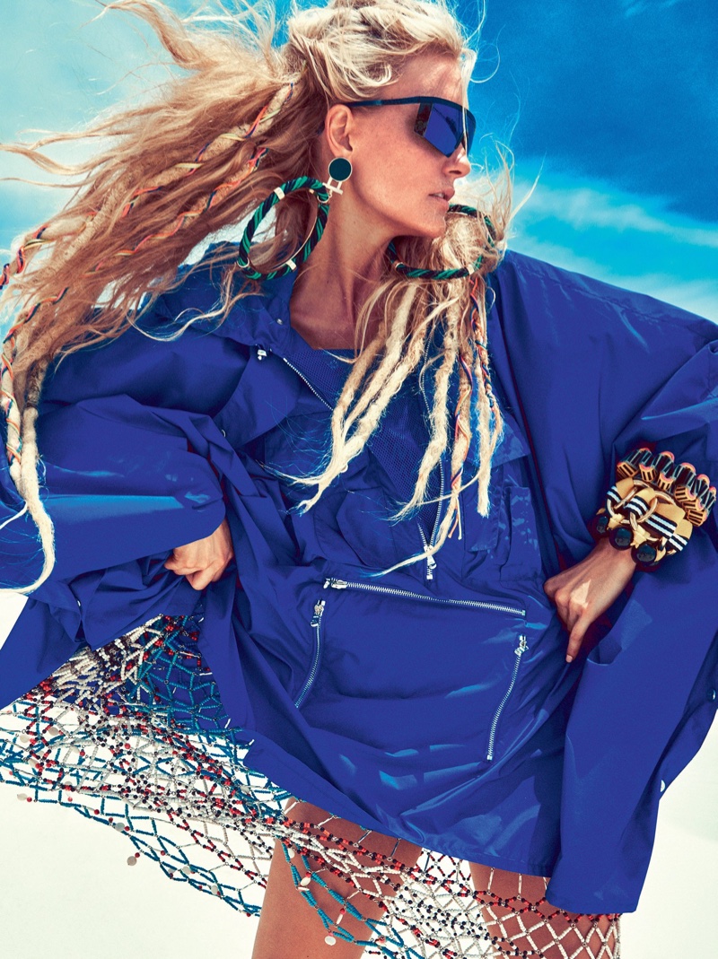 Caroline-Trentini-Beach-Fashion-Vogue-Brazil02