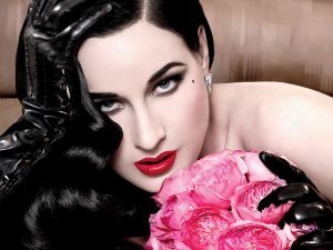 Red Kiss: Dita Von Teese Links with MAC Cosmetics Red Kiss: Dita Von Teese Links with MAC Cosmetics