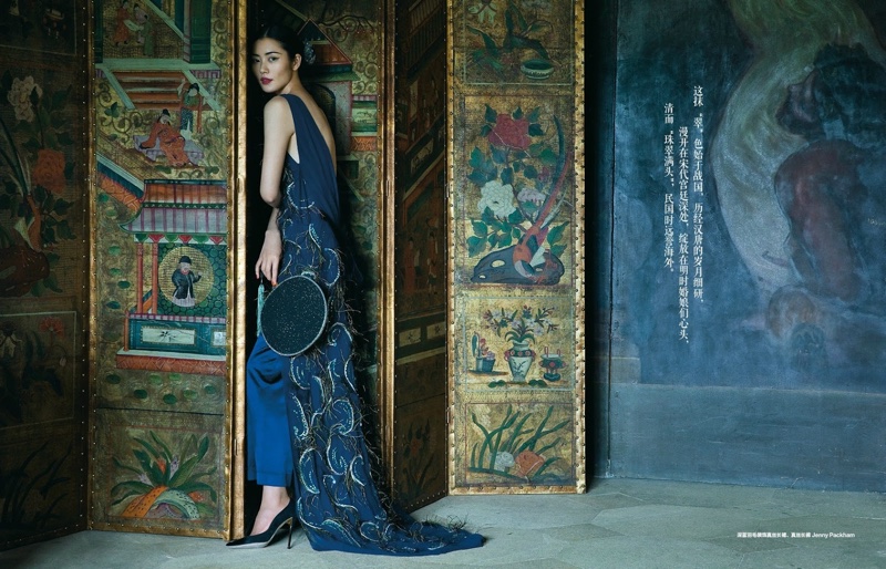 Liu-Wen-Harpers-Bazaar-China-December-2015-Editorial09