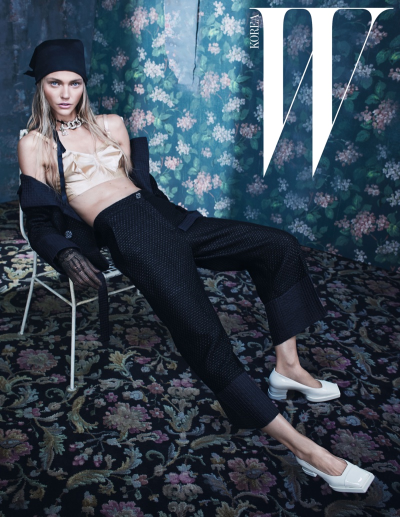 Sasha-Pivovarova-W-Korea-December-2015-Cover-Pictures08