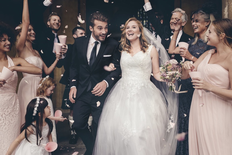 David's Bridal features a plus-size model in its spring 2016 campaign