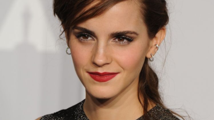 Emma Watson Shares Beauty Bag Secrets on Twitter