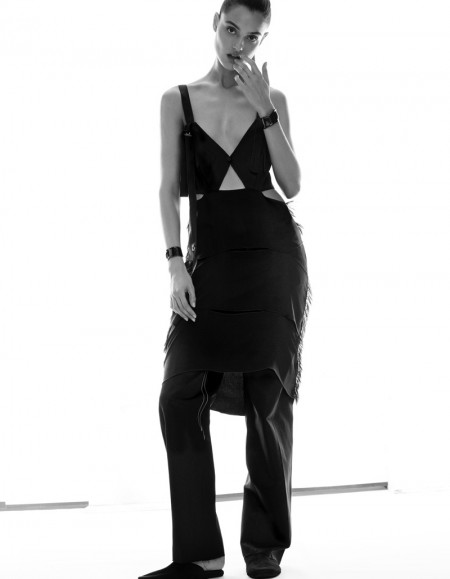 Blanca Padilla Goes Minimal in Vogue Mexico by Alvaro Beamud Cortes