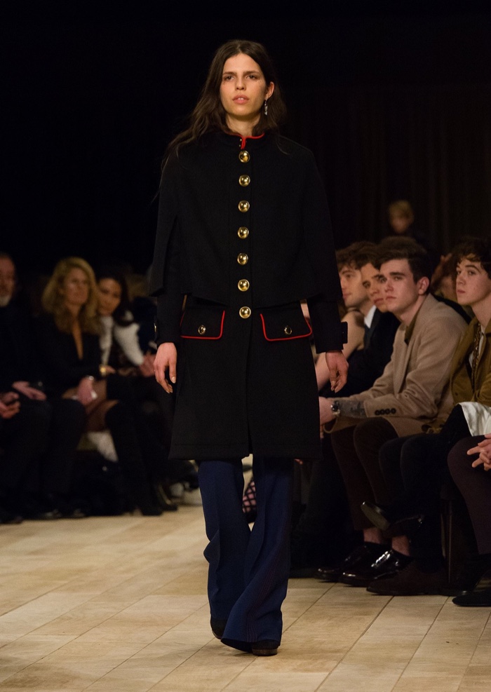 smuk celle samfund Burberry Fall 2016: Military Looks Take the Runway | Fashion Gone Rogue