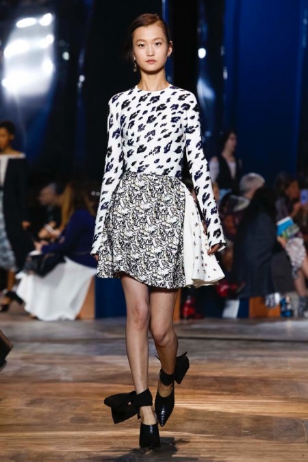 Dior Relies on the House Codes for Spring Couture