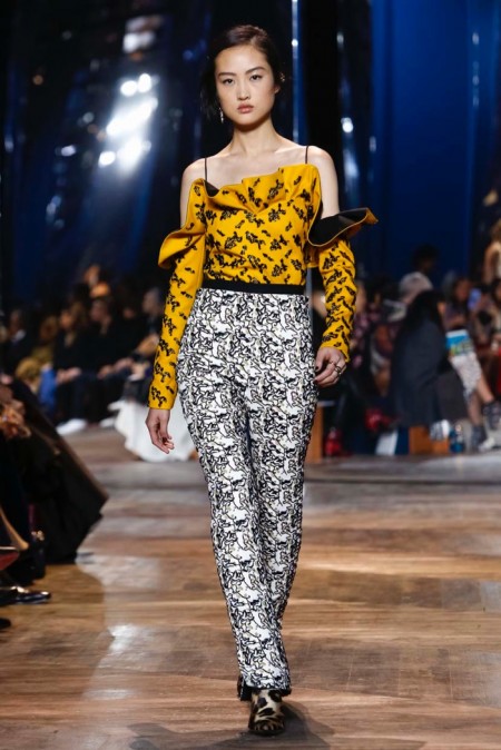 Dior Relies on the House Codes for Spring Couture