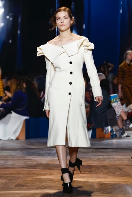 Dior Relies on the House Codes for Spring Couture