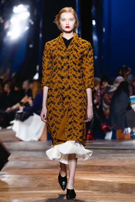 Dior Relies on the House Codes for Spring Couture