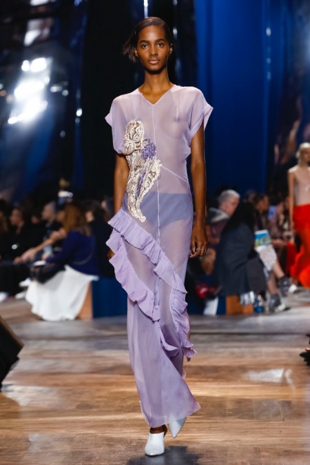 Dior Relies on the House Codes for Spring Couture