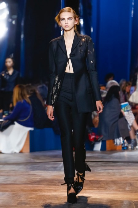 Dior Relies on the House Codes for Spring Couture