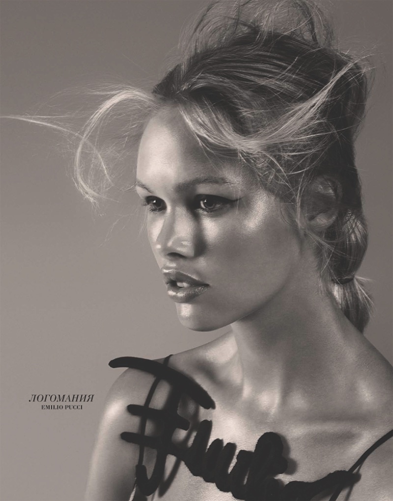CLOSEUP: Emma models Emilio Pucci dress in this tightly cropped shot