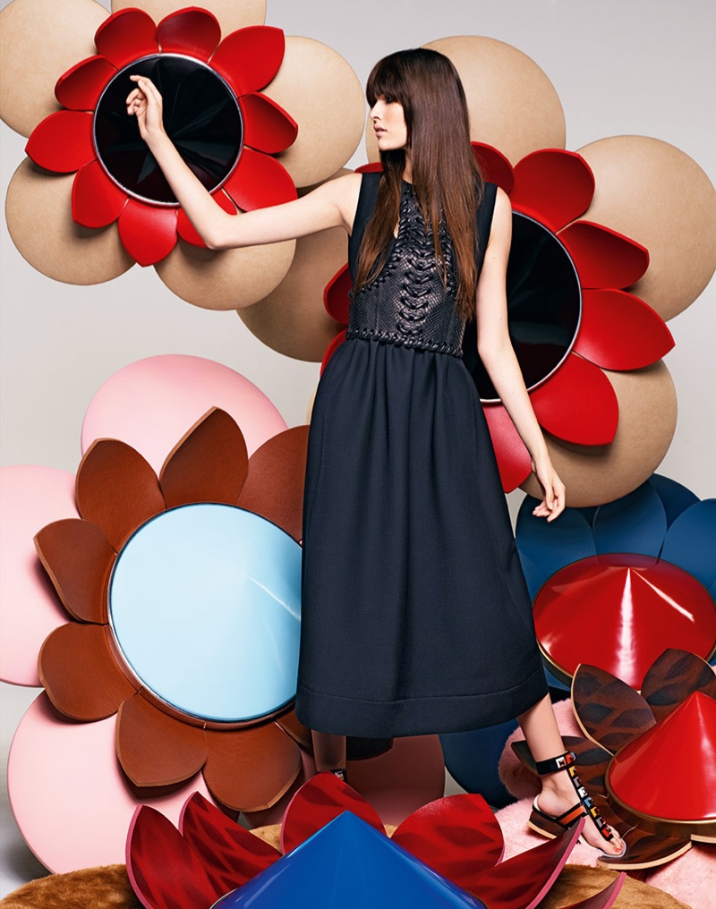 Fendi focuses on oversize flowers in its spring 2016 campaign