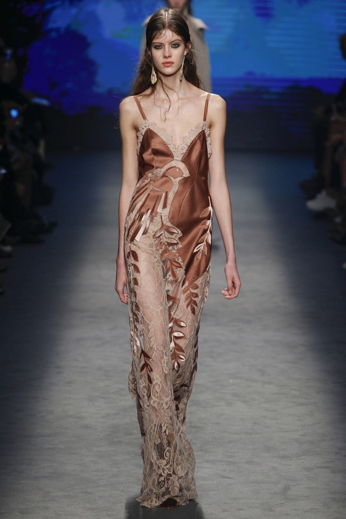 A look from Alberta Ferretti's fall-winter 2016 collection