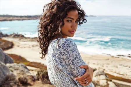 American Eagle Outfitters Spotlights Sunny Style for Spring 2016