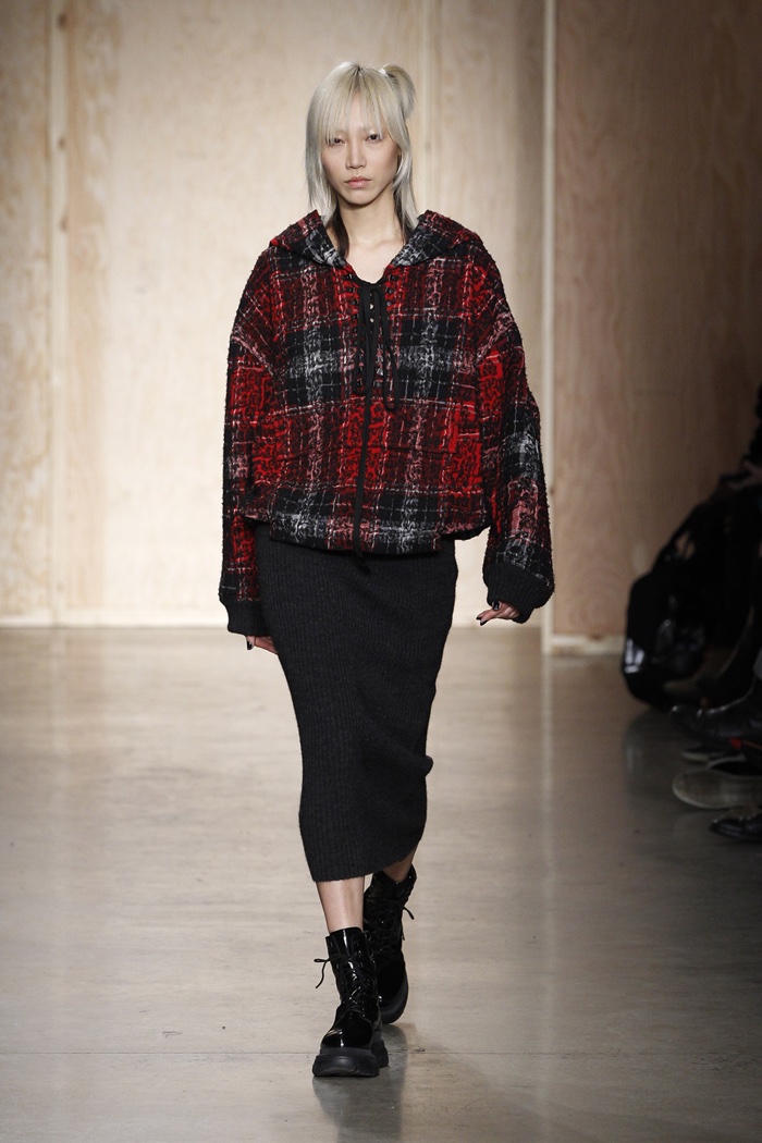 A look from DKNY's fall-winter 2016 collection