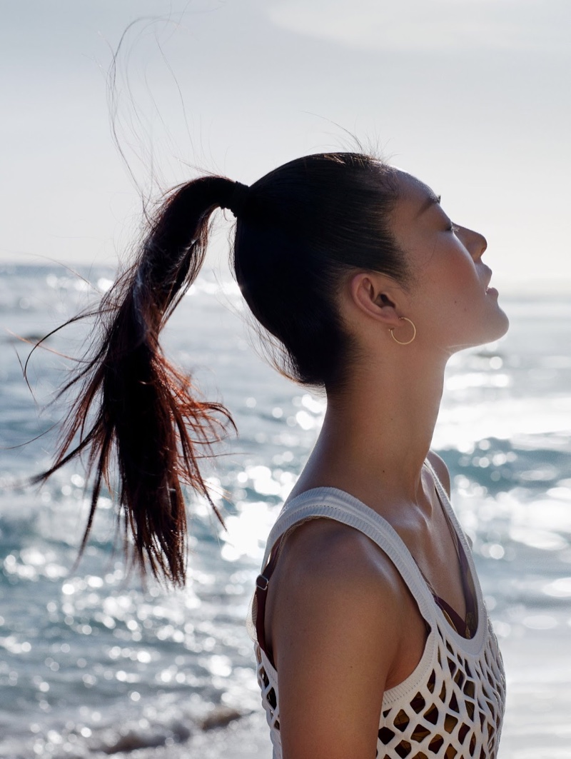 Liu Wen wears a ponytail hairstyle in the editorial