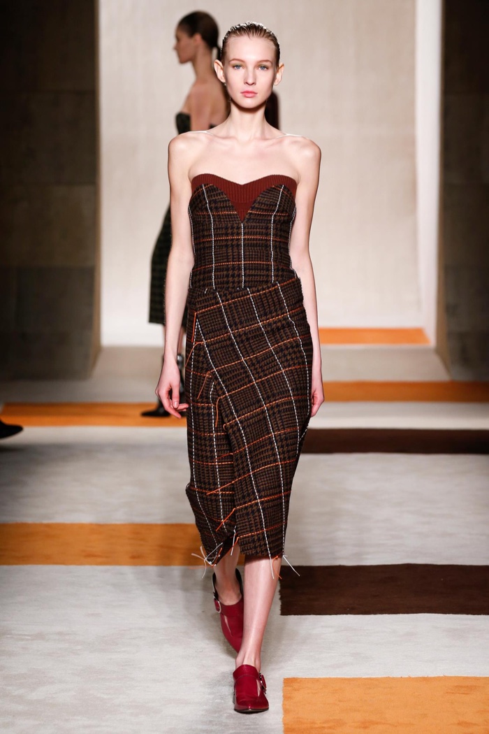 A look from Victoria Beckham's fall-winter 2016 collection
