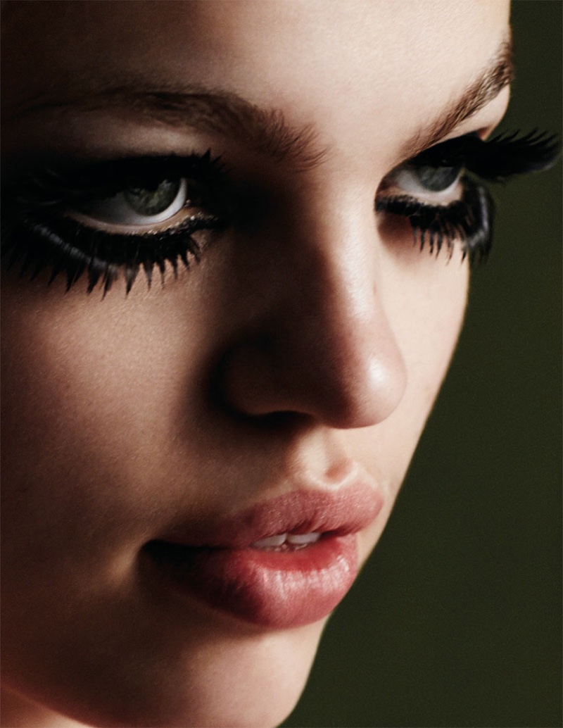 Daphne Groeneveld models spider eyelashes for the editorial