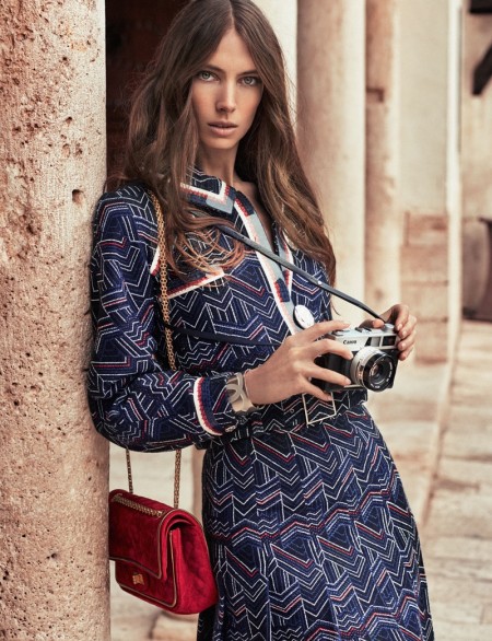 Jessica Miller Plays a Stylish Tourist in ELLE Spain by Xavi Gordo Jessica Miller Plays a Stylish Tourist in ELLE Spain by Xavi Gordo