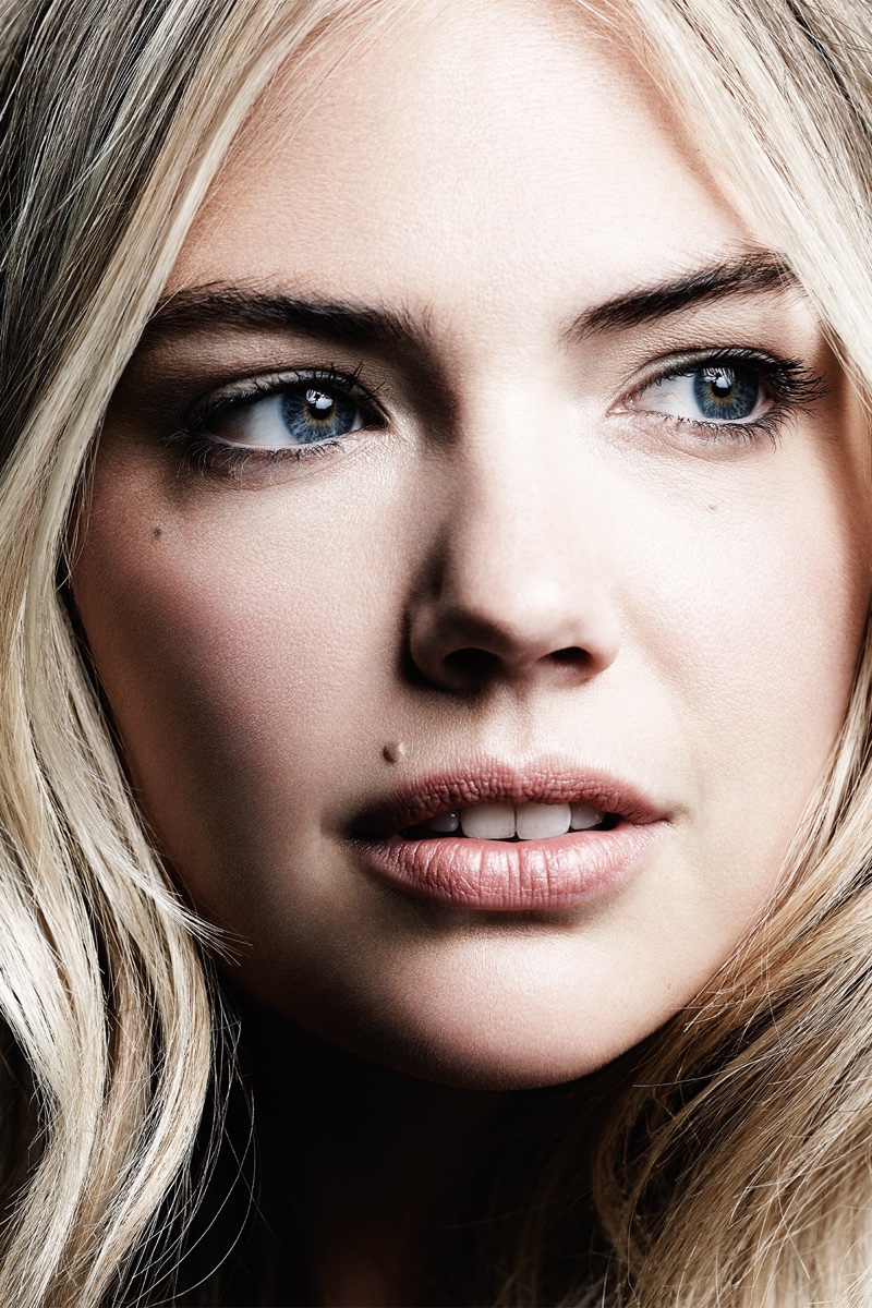 Kate Upton shows off a natural makeup look from Bobbi Brown