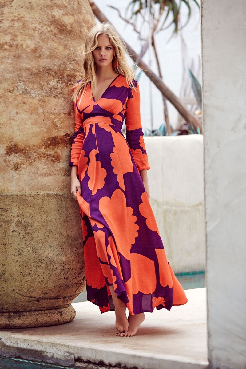 Looking as elegant as ever, Marloes models a long sleeve printed maxi dress from Mister Zimi
